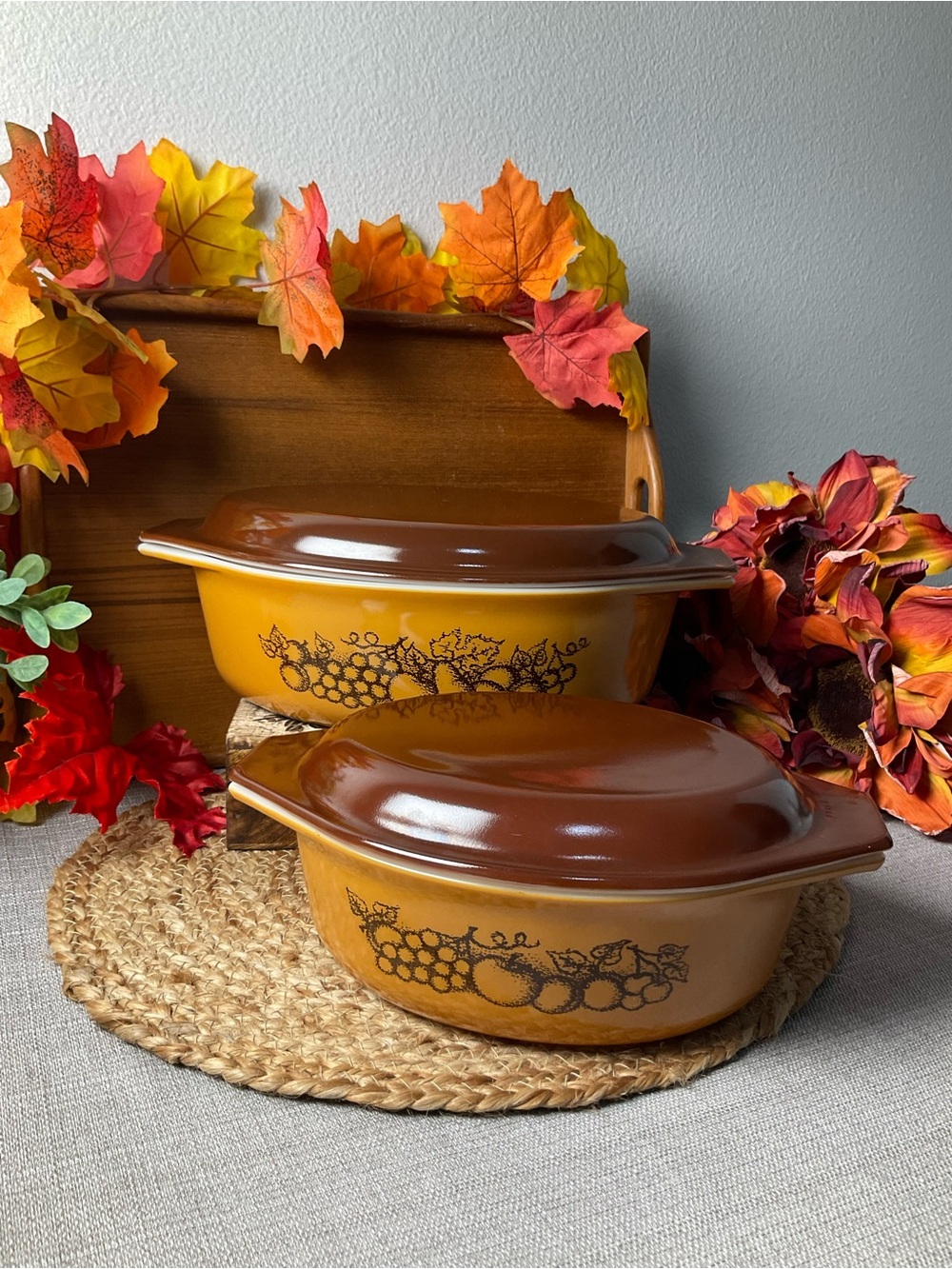 Vintage Pyrex Old Orchard 1.5&2.5 Qt Casserole Set with original lids